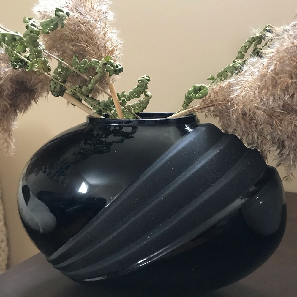 Vases - Picture 2 of 5